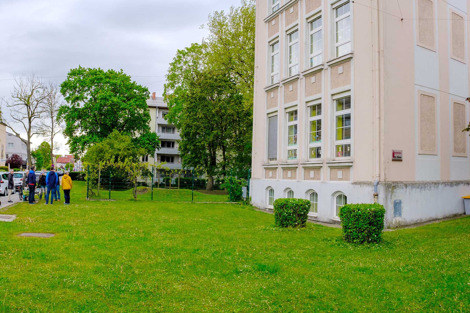 Grünes Team besichtigt Grillparzer-Schulgarten