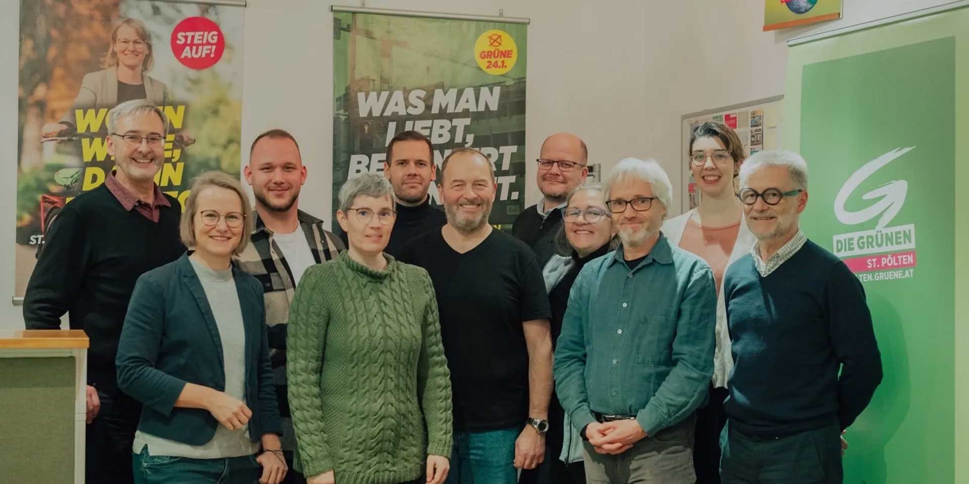 Gruppenbild vom Grünen Team für St. Pölten im Büro