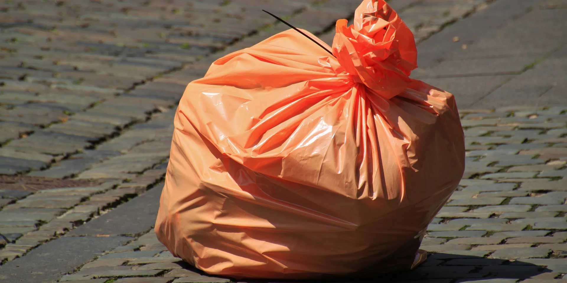 Prallvoller Müllsack