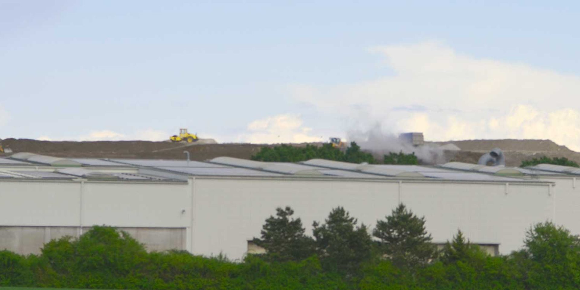 Bagger auf der Mülldeponie 'Am Ziegelofen' in St. Pölten