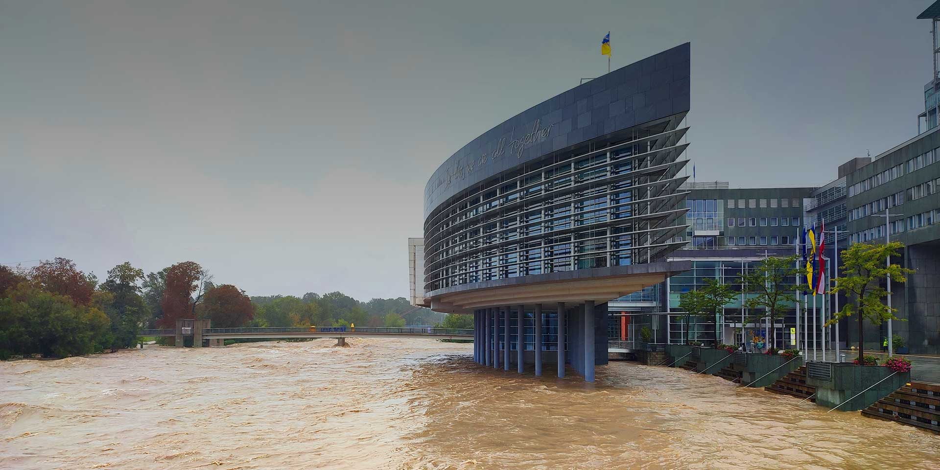 NÖ Landesregierungsgebäude im Hochwasser